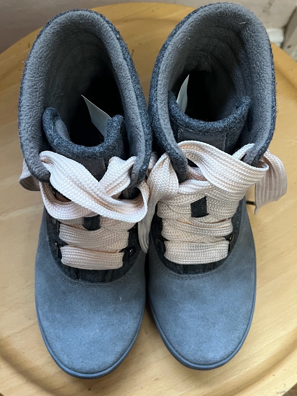 Keds Gray Suede & Wool Lace-Up Ankle Boots with Light Pink Laces Size 6
